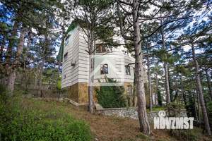 Дом 687м&sup2;, 4-этажный, участок 15 сот.  