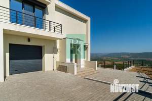 Дом 290м&sup2;, 3-этажный, участок 7 сот.  