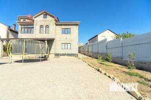 Дом 561м², 3-этажный, участок 12 сот.  