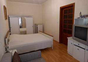 Дом 301м&sup2;, 3-этажный, участок 5 сот.  