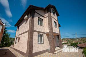 Дом 203м², 3-этажный, участок 10 сот.  