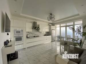 Дом 250м², 3-этажный, участок 4 сот.  