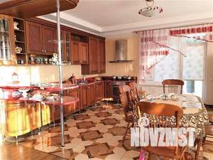 Дом 270м², 2-этажный, участок 12 сот.  