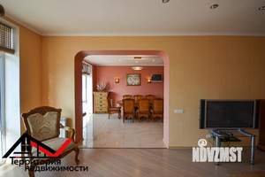 Таунхаус 280м², 3-этажный, участок 40 сот.  