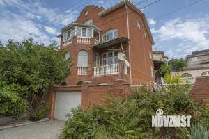 Дом 700м&sup2;, 3-этажный, участок 18 сот.  