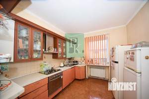 Дом 401м², 3-этажный, участок 5 сот.  