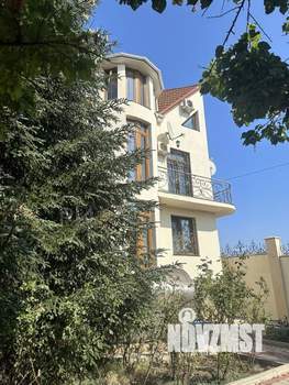 Дом 698м&sup2;, 3-этажный, участок 16 сот.  