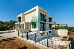 Дом 290м&sup2;, 3-этажный, участок 7 сот.  