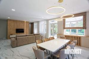 Дом 412м², 3-этажный, участок 4 сот.  