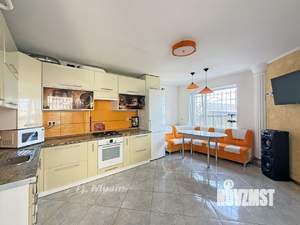 Дом 235м², 3-этажный, участок 3 сот.  