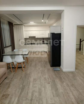 Дом 220м², 2-этажный, участок 9 сот.  