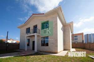 Дом 200м², 2-этажный, участок 5 сот.  