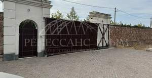 Дом 380м&sup2;, 2-этажный, участок 20 сот.  