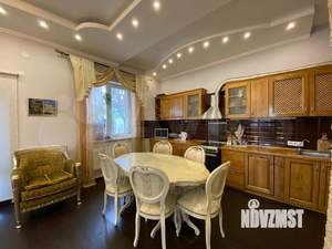 Дом 208м², 2-этажный, участок 9 сот.  