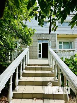 Дом 887м², 3-этажный, участок 12 сот.  