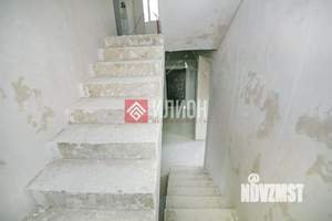 Дом 271м&sup2;, 3-этажный, участок 4 сот.  