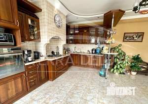 Дом 278м², 2-этажный, участок 10 сот.  