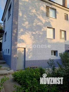 Дом 200м&sup2;, 3-этажный, участок 6 сот.  