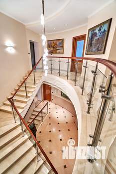 Дом 3200м&sup2;, 4-этажный, участок 2 сот.  