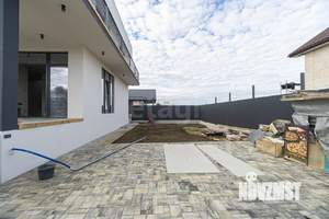 Дом 242м&sup2;, 2-этажный, участок 4 сот.  