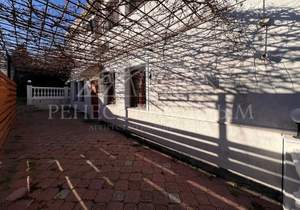 Дом 270м&sup2;, 3-этажный, участок 4 сот.  