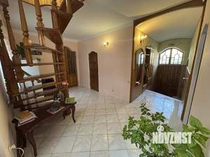 Дом 211м², 2-этажный, участок 5 сот.  