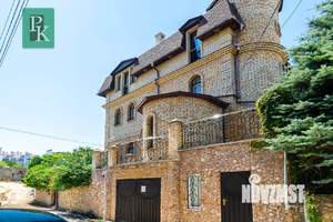 Дом 300м&sup2;, 3-этажный, участок 6 сот.  