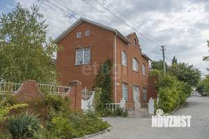 Дом 700м&sup2;, 3-этажный, участок 18 сот.  