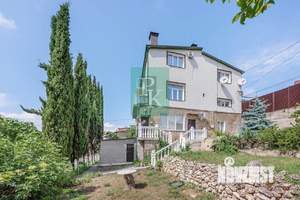 Дом 244м², 3-этажный, участок 12 сот.  