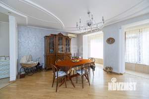 Дом 268м², 3-этажный, участок 6 сот.  