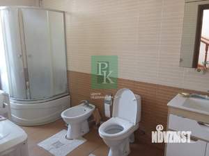Дом 220м², 2-этажный, участок 10 сот.  