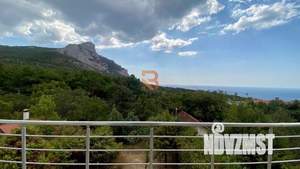 Дом 160м&sup2;, 3-этажный, участок 10 сот.  