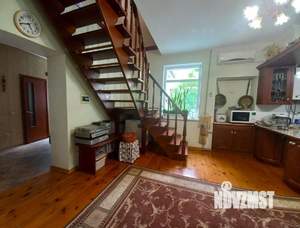 Дом 198м², 2-этажный, участок 6 сот.  