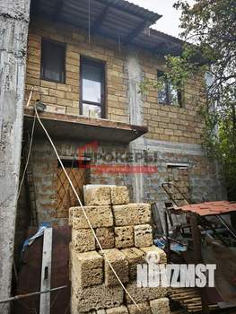 Дом 100м², 2-этажный, участок 6 сот.  