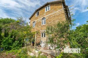 Дом 200м&sup2;, 3-этажный, участок 7 сот.  