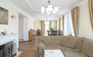 Дом 219м², 2-этажный, участок 10 сот.  