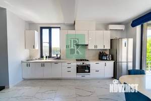 Дом 270м², 2-этажный, участок 10 сот.  