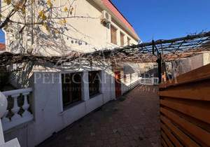 Дом 270м&sup2;, 3-этажный, участок 4 сот.  