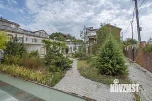 Дом 700м&sup2;, 3-этажный, участок 18 сот.  