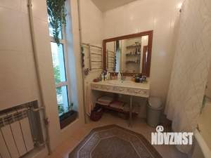 Дом 198м², 2-этажный, участок 6 сот.  