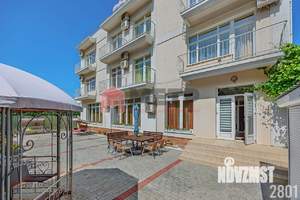 Коттедж 744м², 3-этажный, участок 6 сот.  
