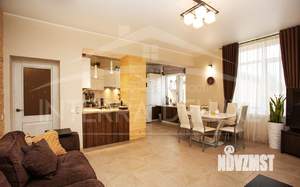 Дом 330м&sup2;, 2-этажный, участок 8 сот.  