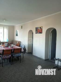 Дом 263м&sup2;, 2-этажный, участок 3 сот.  