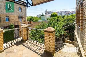 Дом 300м&sup2;, 3-этажный, участок 6 сот.  