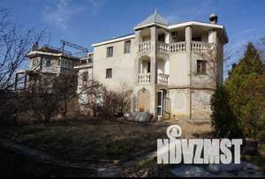 Дом 265м², 3-этажный, участок 4 сот.  