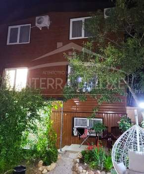 Дом 216м², 3-этажный, участок 4 сот.  