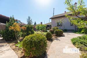 Дом 256м², 3-этажный, участок 10 сот.  