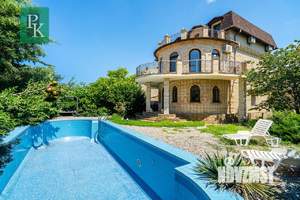 Дом 300м&sup2;, 3-этажный, участок 6 сот.  