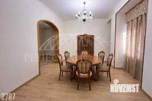 Дом 270м&sup2;, 3-этажный, участок 4 сот.  