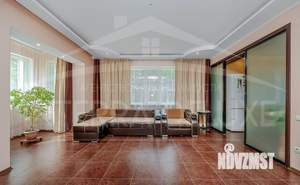 Дом 176м&sup2;, 2-этажный, участок 10 сот.  